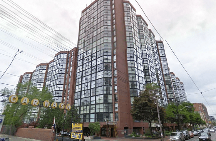 The Summit Condos – 725 King Street West